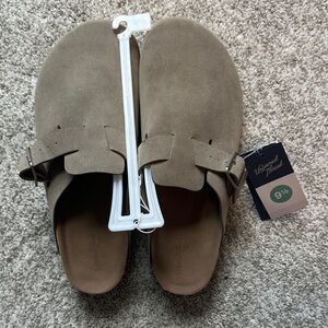 Universal Thread Tan Mules